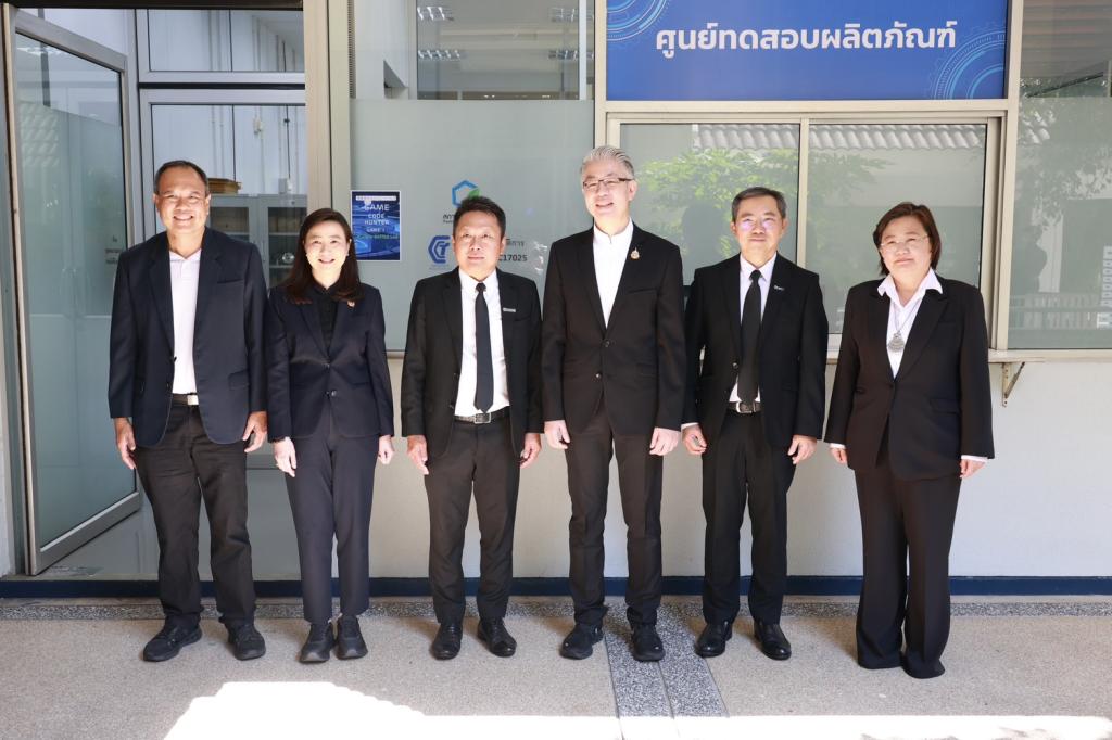 “รมว.ธนกร” เปิด “บ้านดีพร้อมพระราม 4” โชว์ผลงานปั้นอุตสาหกรรมเศรษฐกิจใหม่ ดึงนวัตกรรม & ความคิดสร้างสรรค์ ดันผู้ประกอบการไทยสู่ความยั่งยืนรองรับอุตฯ 5.0