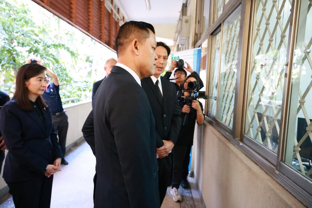 “รมว.ธนกร” เปิด “บ้านดีพร้อมพระราม 4” โชว์ผลงานปั้นอุตสาหกรรมเศรษฐกิจใหม่ ดึงนวัตกรรม & ความคิดสร้างสรรค์ ดันผู้ประกอบการไทยสู่ความยั่งยืนรองรับอุตฯ 5.0