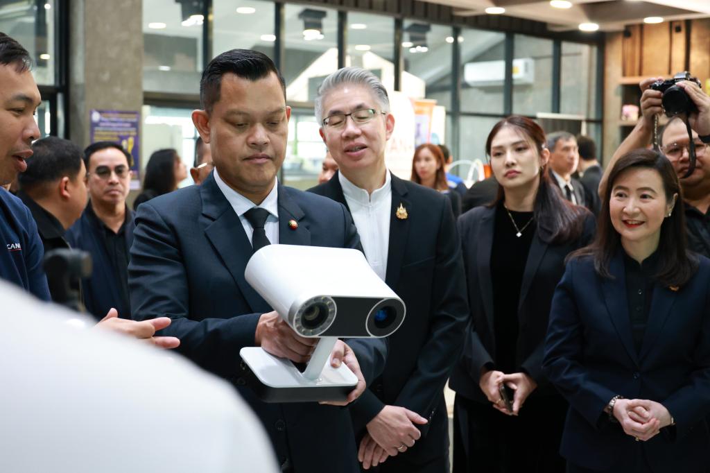 “รมว.ธนกร” เปิด “บ้านดีพร้อมพระราม 4” โชว์ผลงานปั้นอุตสาหกรรมเศรษฐกิจใหม่ ดึงนวัตกรรม & ความคิดสร้างสรรค์ ดันผู้ประกอบการไทยสู่ความยั่งยืนรองรับอุตฯ 5.0