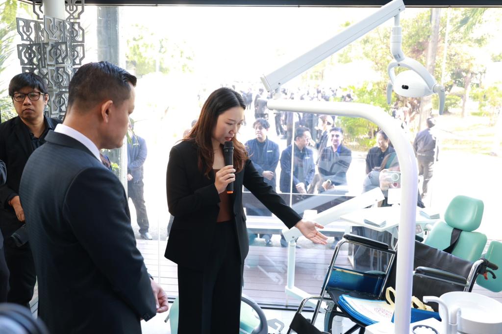 “รมว.ธนกร” เปิด “บ้านดีพร้อมพระราม 4” โชว์ผลงานปั้นอุตสาหกรรมเศรษฐกิจใหม่ ดึงนวัตกรรม & ความคิดสร้างสรรค์ ดันผู้ประกอบการไทยสู่ความยั่งยืนรองรับอุตฯ 5.0