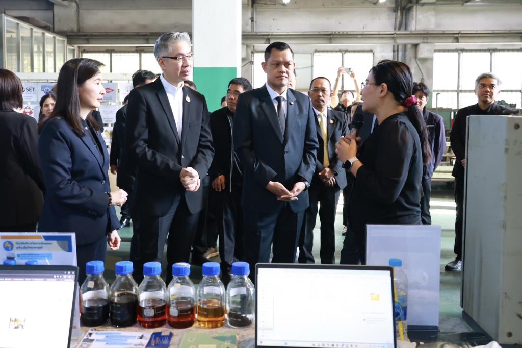 “รมว.ธนกร” เปิด “บ้านดีพร้อมพระราม 4” โชว์ผลงานปั้นอุตสาหกรรมเศรษฐกิจใหม่ ดึงนวัตกรรม & ความคิดสร้างสรรค์ ดันผู้ประกอบการไทยสู่ความยั่งยืนรองรับอุตฯ 5.0