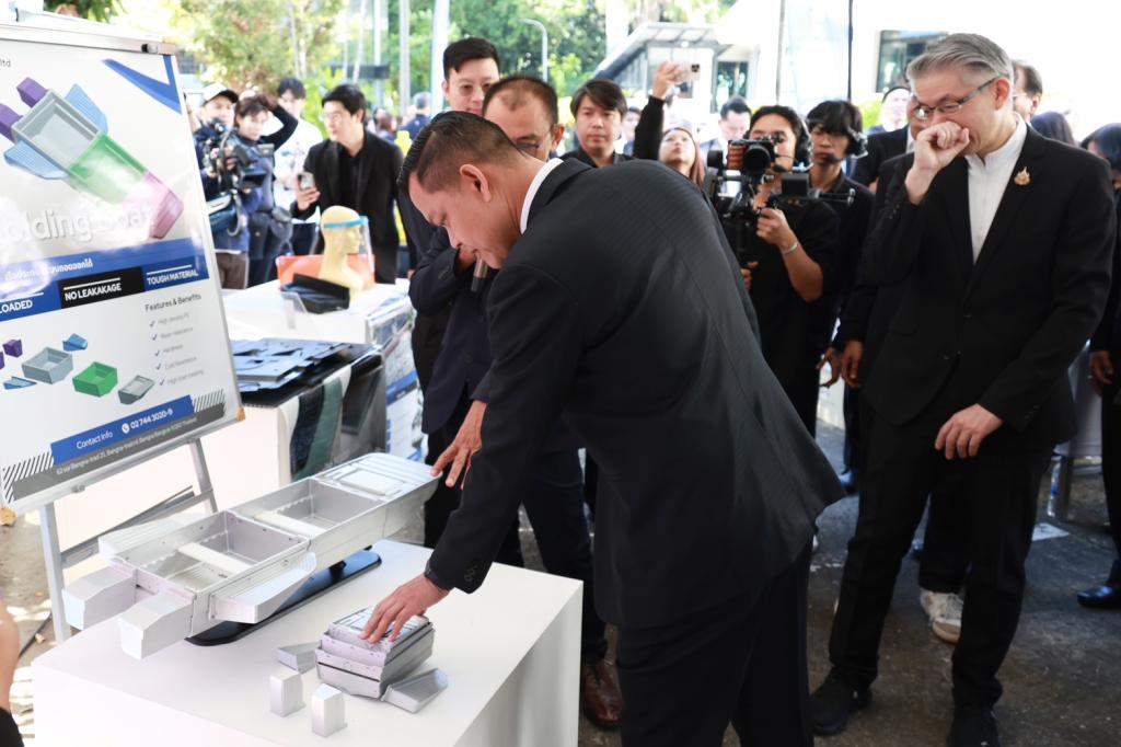 “รมว.ธนกร” เปิด “บ้านดีพร้อมพระราม 4” โชว์ผลงานปั้นอุตสาหกรรมเศรษฐกิจใหม่ ดึงนวัตกรรม & ความคิดสร้างสรรค์ ดันผู้ประกอบการไทยสู่ความยั่งยืนรองรับอุตฯ 5.0