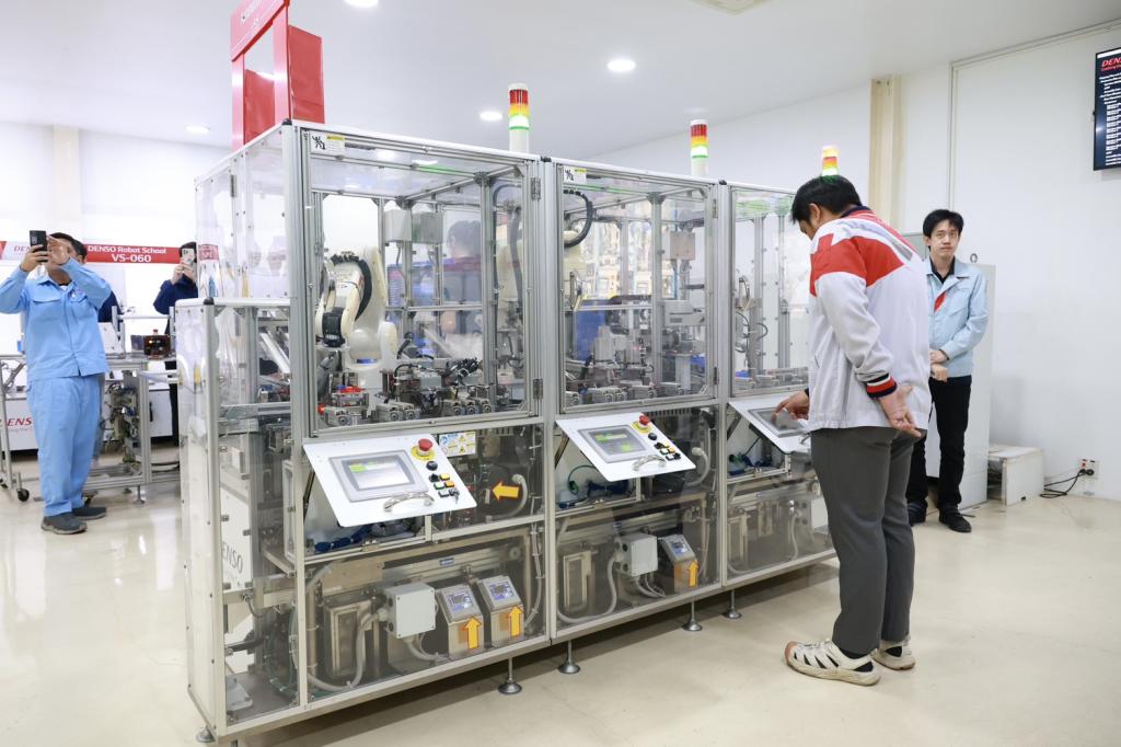 “รมว.ธนกร” เปิด “บ้านดีพร้อมพระราม 4” โชว์ผลงานปั้นอุตสาหกรรมเศรษฐกิจใหม่ ดึงนวัตกรรม & ความคิดสร้างสรรค์ ดันผู้ประกอบการไทยสู่ความยั่งยืนรองรับอุตฯ 5.0