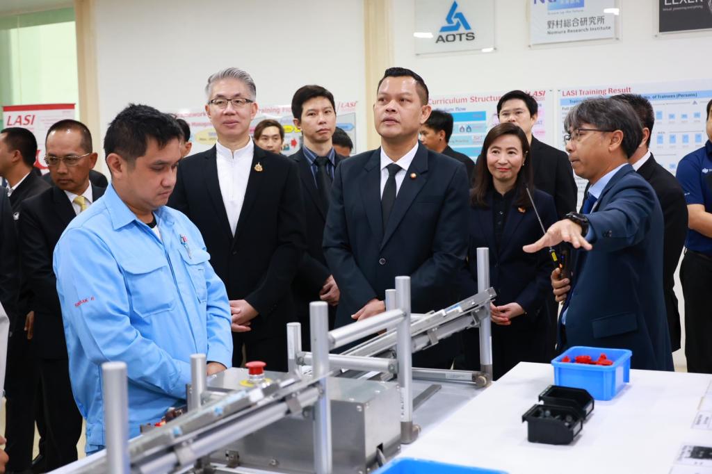 “รมว.ธนกร” เปิด “บ้านดีพร้อมพระราม 4” โชว์ผลงานปั้นอุตสาหกรรมเศรษฐกิจใหม่ ดึงนวัตกรรม & ความคิดสร้างสรรค์ ดันผู้ประกอบการไทยสู่ความยั่งยืนรองรับอุตฯ 5.0