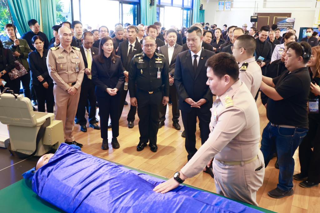 “รมว.ธนกร” เปิด “บ้านดีพร้อมพระราม 4” โชว์ผลงานปั้นอุตสาหกรรมเศรษฐกิจใหม่ ดึงนวัตกรรม & ความคิดสร้างสรรค์ ดันผู้ประกอบการไทยสู่ความยั่งยืนรองรับอุตฯ 5.0