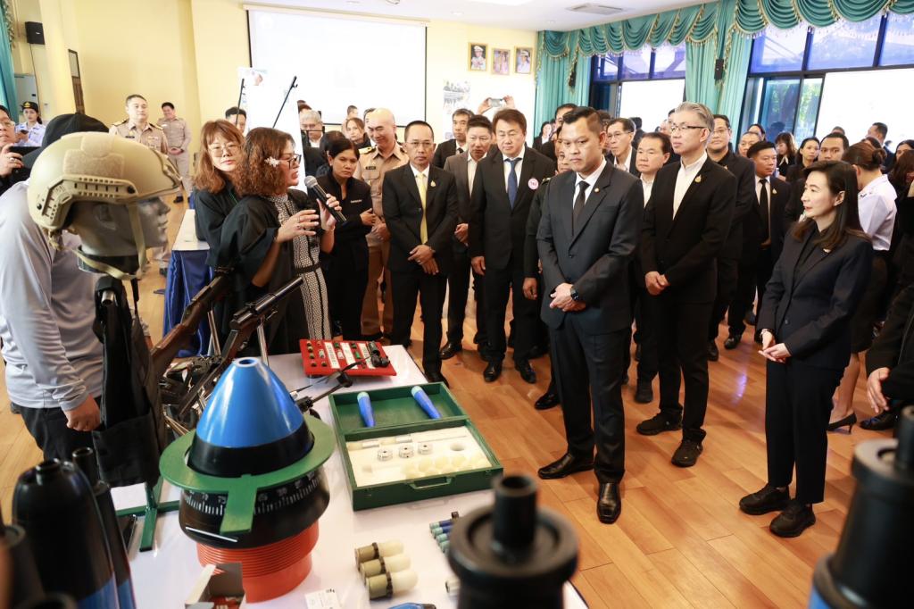 “รมว.ธนกร” เปิด “บ้านดีพร้อมพระราม 4” โชว์ผลงานปั้นอุตสาหกรรมเศรษฐกิจใหม่ ดึงนวัตกรรม & ความคิดสร้างสรรค์ ดันผู้ประกอบการไทยสู่ความยั่งยืนรองรับอุตฯ 5.0