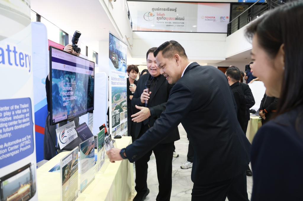 “รมว.ธนกร” เปิด “บ้านดีพร้อมพระราม 4” โชว์ผลงานปั้นอุตสาหกรรมเศรษฐกิจใหม่ ดึงนวัตกรรม & ความคิดสร้างสรรค์ ดันผู้ประกอบการไทยสู่ความยั่งยืนรองรับอุตฯ 5.0