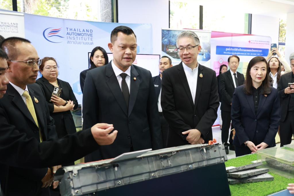 “รมว.ธนกร” เปิด “บ้านดีพร้อมพระราม 4” โชว์ผลงานปั้นอุตสาหกรรมเศรษฐกิจใหม่ ดึงนวัตกรรม & ความคิดสร้างสรรค์ ดันผู้ประกอบการไทยสู่ความยั่งยืนรองรับอุตฯ 5.0