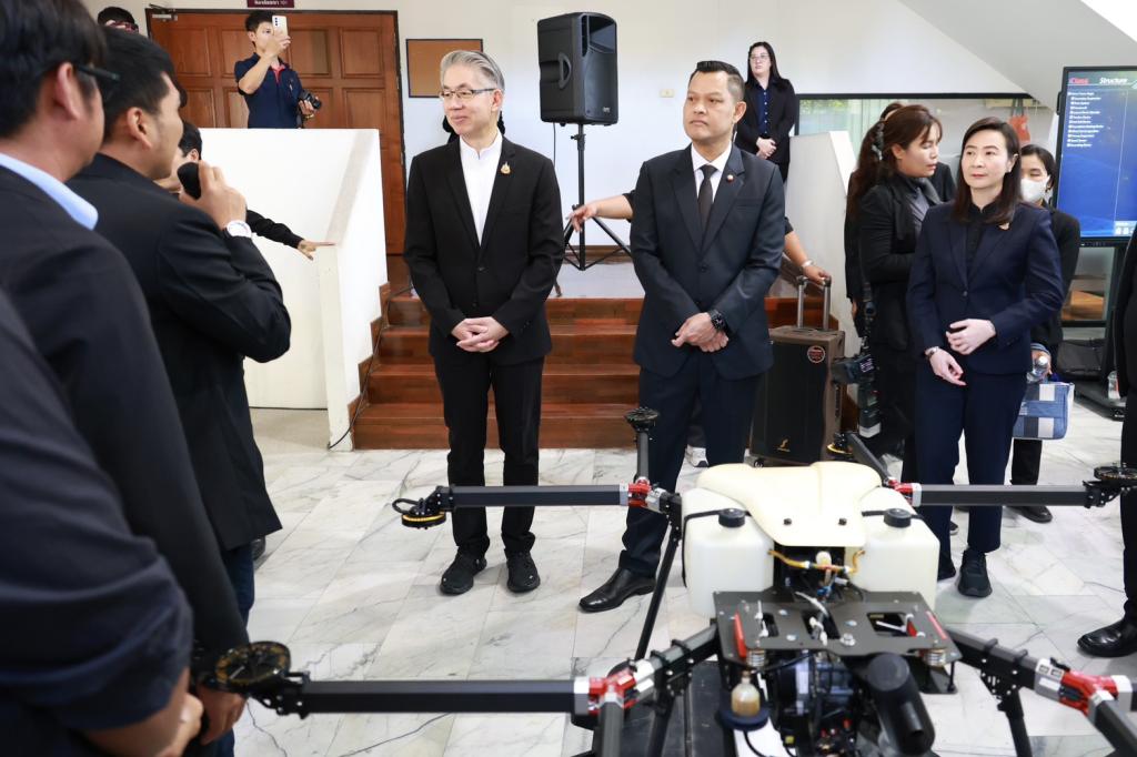 “รมว.ธนกร” เปิด “บ้านดีพร้อมพระราม 4” โชว์ผลงานปั้นอุตสาหกรรมเศรษฐกิจใหม่ ดึงนวัตกรรม & ความคิดสร้างสรรค์ ดันผู้ประกอบการไทยสู่ความยั่งยืนรองรับอุตฯ 5.0