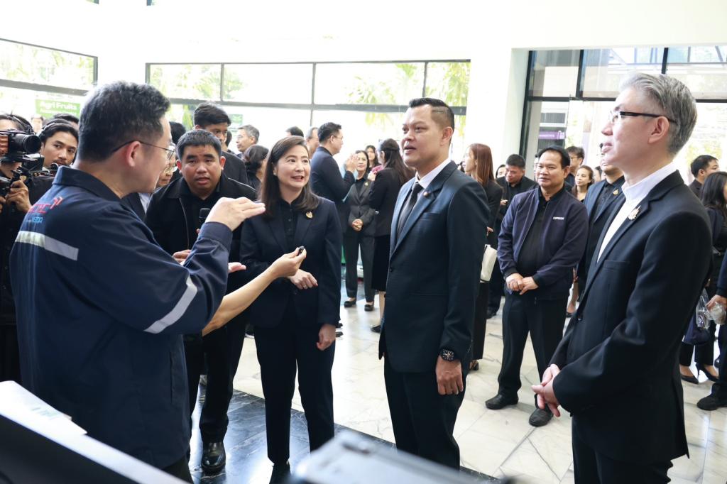 “รมว.ธนกร” เปิด “บ้านดีพร้อมพระราม 4” โชว์ผลงานปั้นอุตสาหกรรมเศรษฐกิจใหม่ ดึงนวัตกรรม & ความคิดสร้างสรรค์ ดันผู้ประกอบการไทยสู่ความยั่งยืนรองรับอุตฯ 5.0