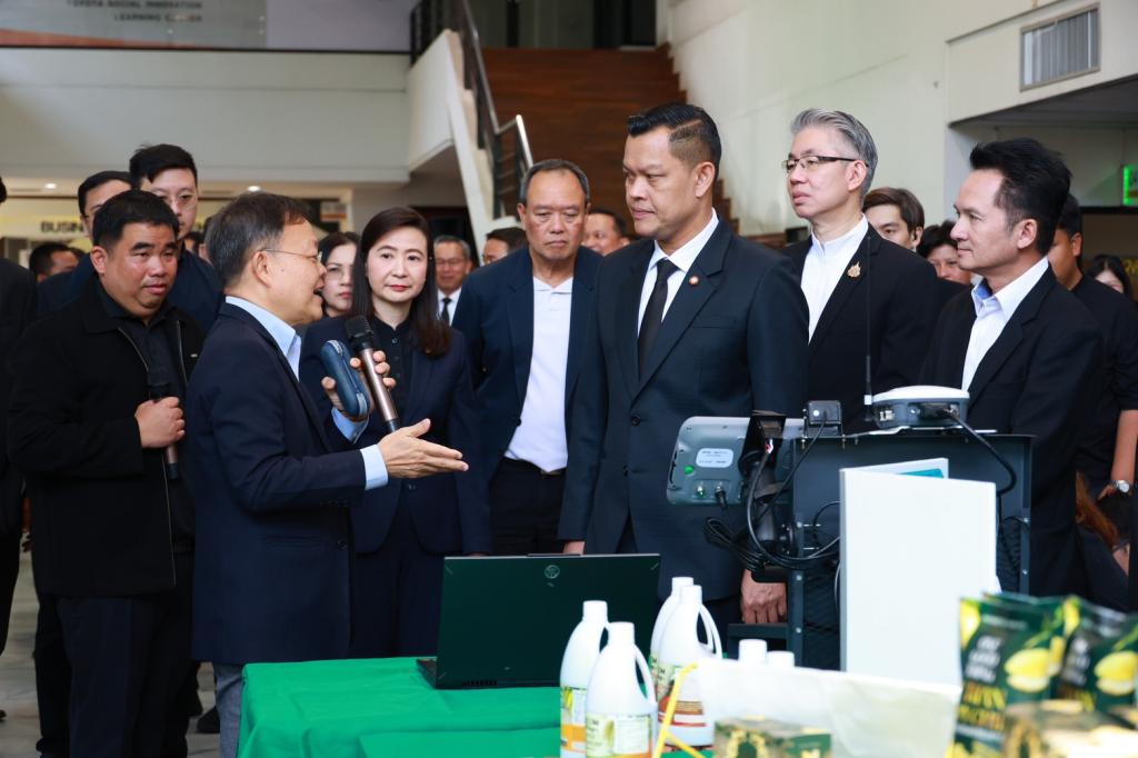 “รมว.ธนกร” เปิด “บ้านดีพร้อมพระราม 4” โชว์ผลงานปั้นอุตสาหกรรมเศรษฐกิจใหม่ ดึงนวัตกรรม & ความคิดสร้างสรรค์ ดันผู้ประกอบการไทยสู่ความยั่งยืนรองรับอุตฯ 5.0