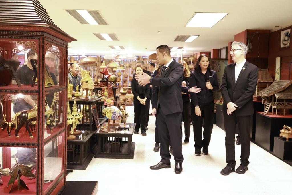 “รมว.ธนกร” เปิด “บ้านดีพร้อมพระราม 4” โชว์ผลงานปั้นอุตสาหกรรมเศรษฐกิจใหม่ ดึงนวัตกรรม & ความคิดสร้างสรรค์ ดันผู้ประกอบการไทยสู่ความยั่งยืนรองรับอุตฯ 5.0