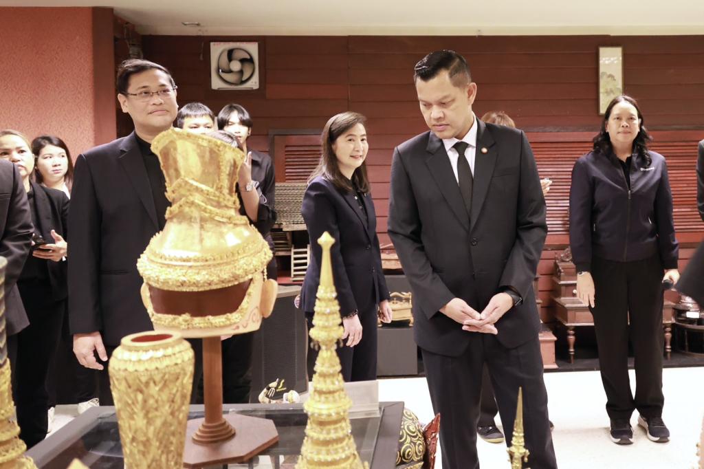 “รมว.ธนกร” เปิด “บ้านดีพร้อมพระราม 4” โชว์ผลงานปั้นอุตสาหกรรมเศรษฐกิจใหม่ ดึงนวัตกรรม & ความคิดสร้างสรรค์ ดันผู้ประกอบการไทยสู่ความยั่งยืนรองรับอุตฯ 5.0