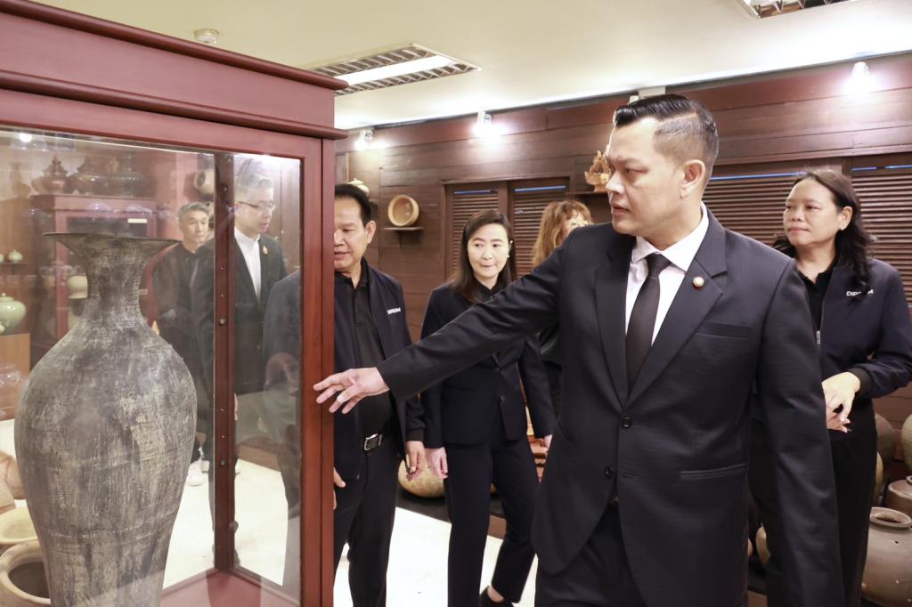 “รมว.ธนกร” เปิด “บ้านดีพร้อมพระราม 4” โชว์ผลงานปั้นอุตสาหกรรมเศรษฐกิจใหม่ ดึงนวัตกรรม & ความคิดสร้างสรรค์ ดันผู้ประกอบการไทยสู่ความยั่งยืนรองรับอุตฯ 5.0