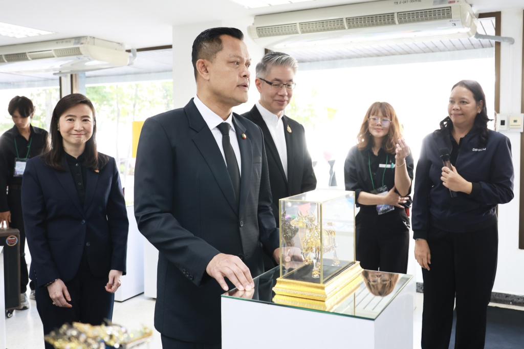 “รมว.ธนกร” เปิด “บ้านดีพร้อมพระราม 4” โชว์ผลงานปั้นอุตสาหกรรมเศรษฐกิจใหม่ ดึงนวัตกรรม & ความคิดสร้างสรรค์ ดันผู้ประกอบการไทยสู่ความยั่งยืนรองรับอุตฯ 5.0