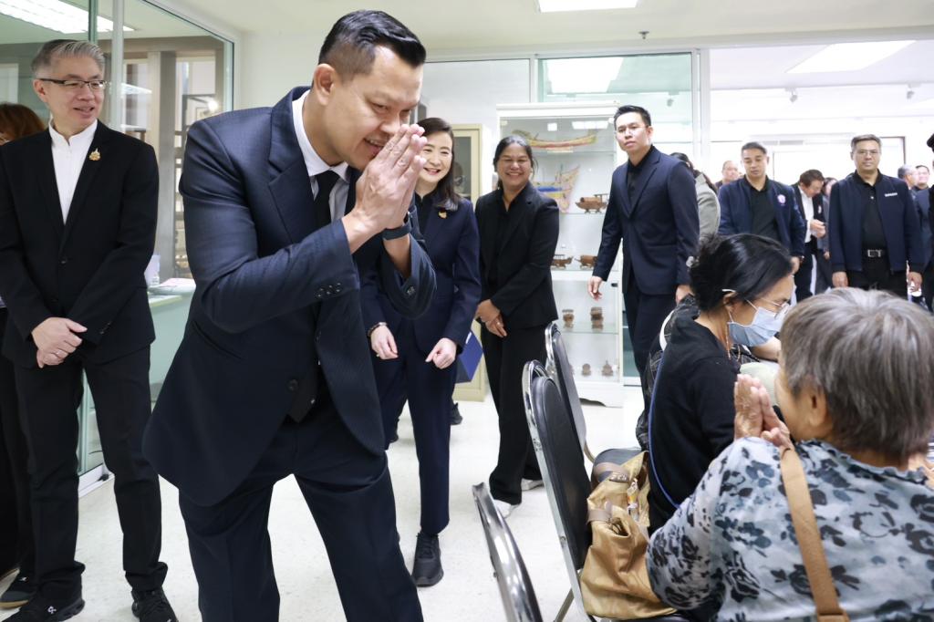 “รมว.ธนกร” เปิด “บ้านดีพร้อมพระราม 4” โชว์ผลงานปั้นอุตสาหกรรมเศรษฐกิจใหม่ ดึงนวัตกรรม & ความคิดสร้างสรรค์ ดันผู้ประกอบการไทยสู่ความยั่งยืนรองรับอุตฯ 5.0