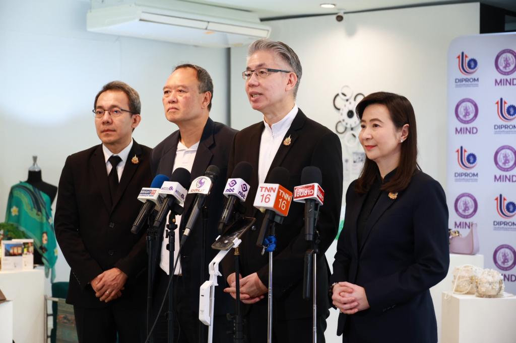 “รมว.ธนกร” เปิด “บ้านดีพร้อมพระราม 4” โชว์ผลงานปั้นอุตสาหกรรมเศรษฐกิจใหม่ ดึงนวัตกรรม & ความคิดสร้างสรรค์ ดันผู้ประกอบการไทยสู่ความยั่งยืนรองรับอุตฯ 5.0