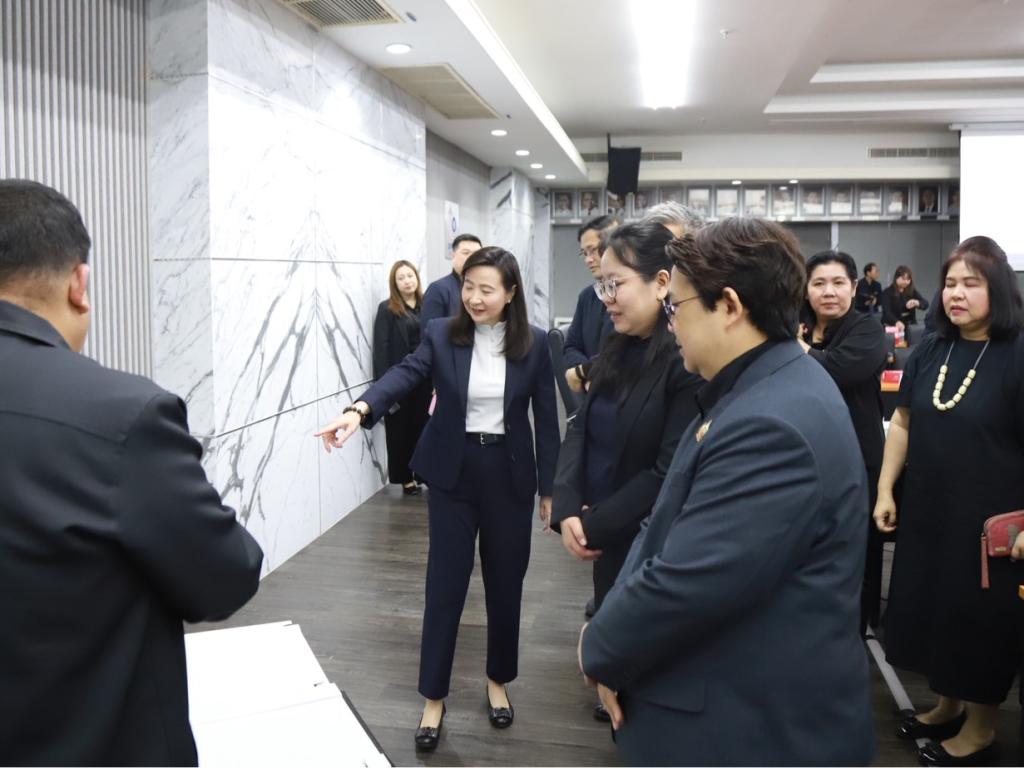 “อธิบดีณัฏฐิญา” ประชุมหารือร่วม กพร. และ กพ. เดินหน้าปรับโครงสร้างดีพร้อมจัดตั้ง 2 หน่วยงานใหม่ ยกระดับเกษตรอุตสาหกรรมและวัสดุอุตสาหกรรมสร้างสรรค์ มุ่งเป้ากระตุ้นเศรษฐกิจไทยให้เติบโตอย่างยั่งยืน