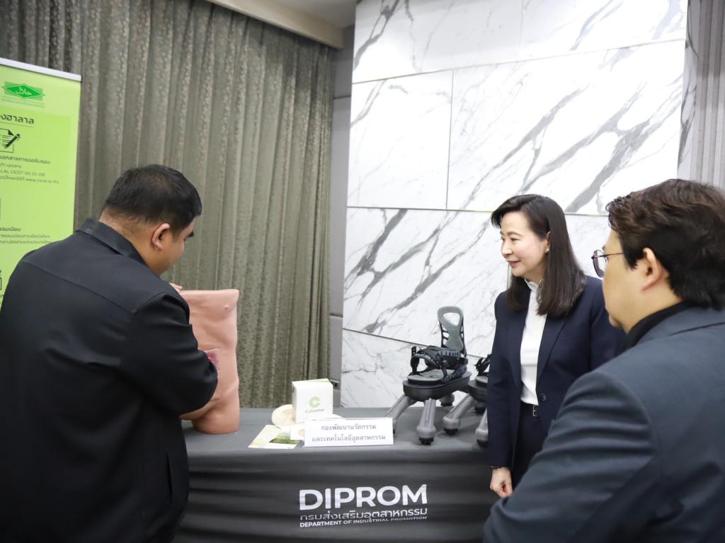 “อธิบดีณัฏฐิญา” ประชุมหารือร่วม กพร. และ กพ. เดินหน้าปรับโครงสร้างดีพร้อมจัดตั้ง 2 หน่วยงานใหม่ ยกระดับเกษตรอุตสาหกรรมและวัสดุอุตสาหกรรมสร้างสรรค์ มุ่งเป้ากระตุ้นเศรษฐกิจไทยให้เติบโตอย่างยั่งยืน