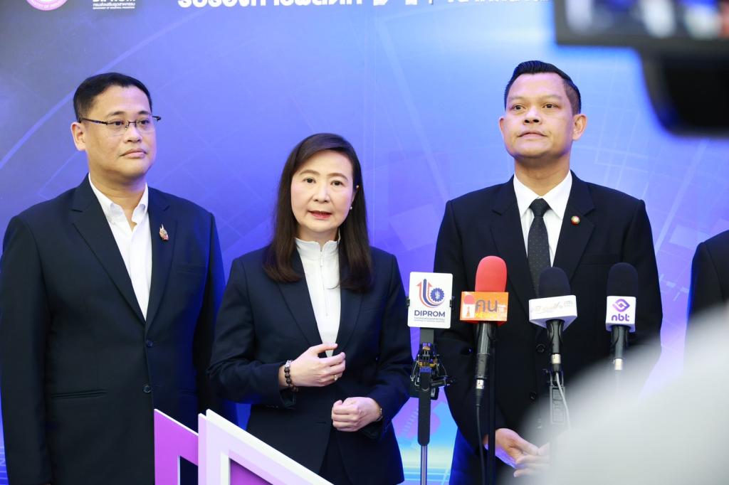 “รัฐมนตรีธนกรฯ” ชื่นชม “ดีพร้อม” คิกออฟ “GMT” สร้างมาตรฐานการผลิตที่ดีของประเทศ นำร่องเอสเอ็มอีไทย รับมือกติกาการค้าโลกใหม่ ใช้กลไก “Local Content” เพิ่มสาระสำคัญของการประกอบการไทย ให้เติบโตอย่างยั่งยืน