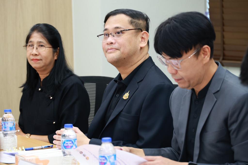 “รองอธิบดีพลาวุธ” ร่วมหารือคณะทำงาน OPC เตรียมการคัดสรรสินค้า กลุ่มผ้าและเครื่องแต่งกาย กว่า 6,500 ผลิตภัณฑ์ ชูเป้าหมาย ยกระดับมาตรฐานโรงงาน-สิ่งทอ ในการคัดสรร OTOP ปี 69