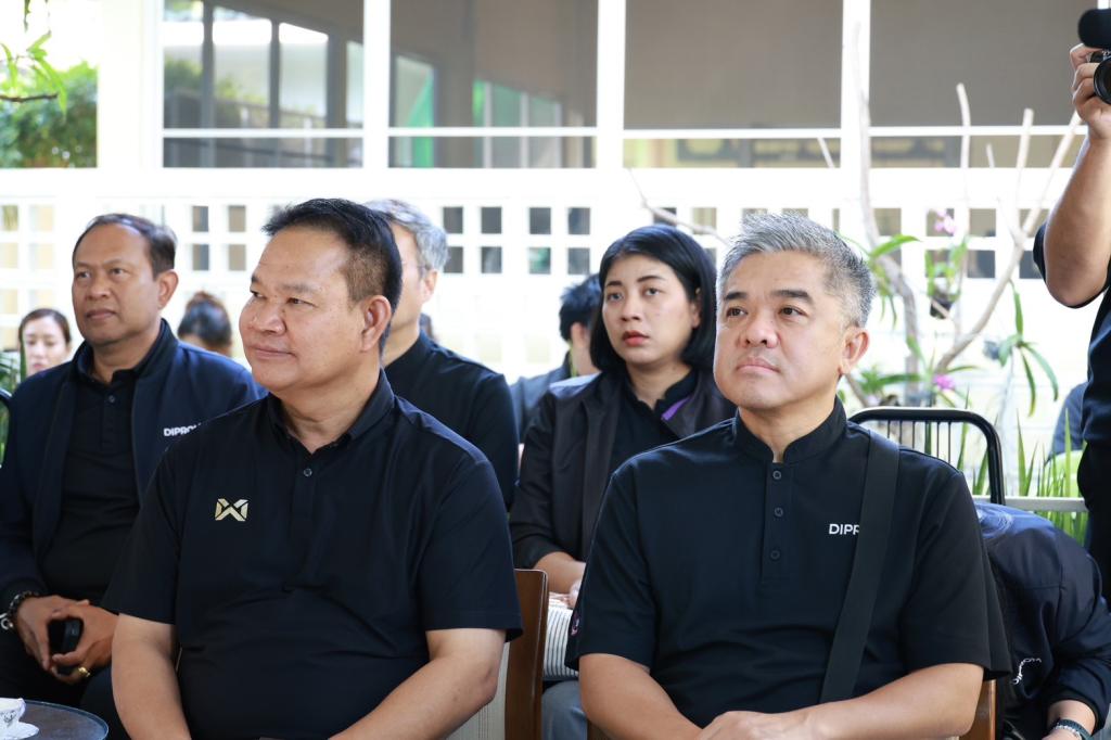 “อธิบดีณัฏฐิญา” นำคณะสื่อมวลชน ลงพื้นที่เมืองเพชรบุรี โชว์ความสำเร็จหนุนเอสเอ็มอีไทยใช้เทคโนโลยีดิจิทัล พร้อมเดินหน้า “DIPROM FLEXi” พลิกโฉม ผปก.ขนมไทยสู่ยุคเศรษฐกิจสุขภาพ หวังเชื่อมโยงสู่ตลาดโลก