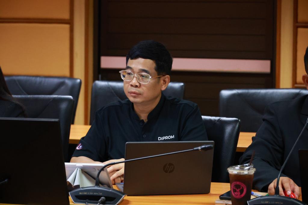 “รองอธิบดีพลาวุธ” ประชุมหารือ คณะทำงาน DIPROM Café ร้านค้าสวัสดิการของชาวดีพร้อม เน้นการพัฒนาศักยภาพด้านการวางแผนธุรกิจและเรียนรู้การเป็นเจ้าของธุรกิจตัวจริง