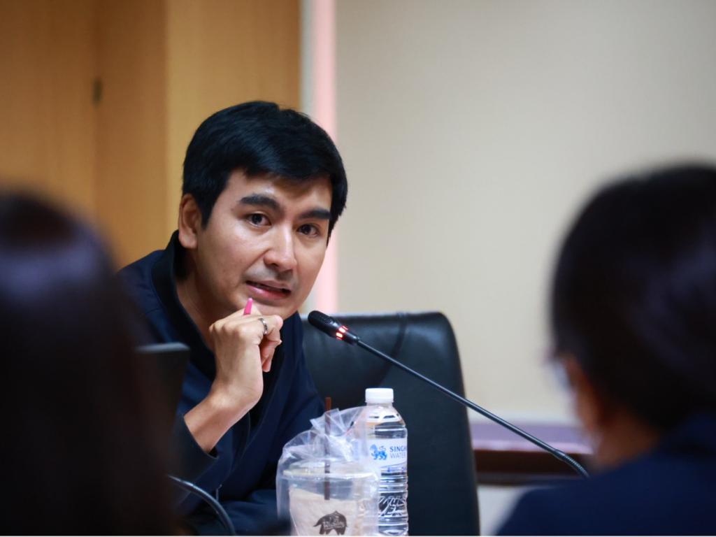 “รองอธิบดีพลาวุธ” ประชุมหารือ คณะทำงาน DIPROM Café ร้านค้าสวัสดิการของชาวดีพร้อม เน้นการพัฒนาศักยภาพด้านการวางแผนธุรกิจและเรียนรู้การเป็นเจ้าของธุรกิจตัวจริง