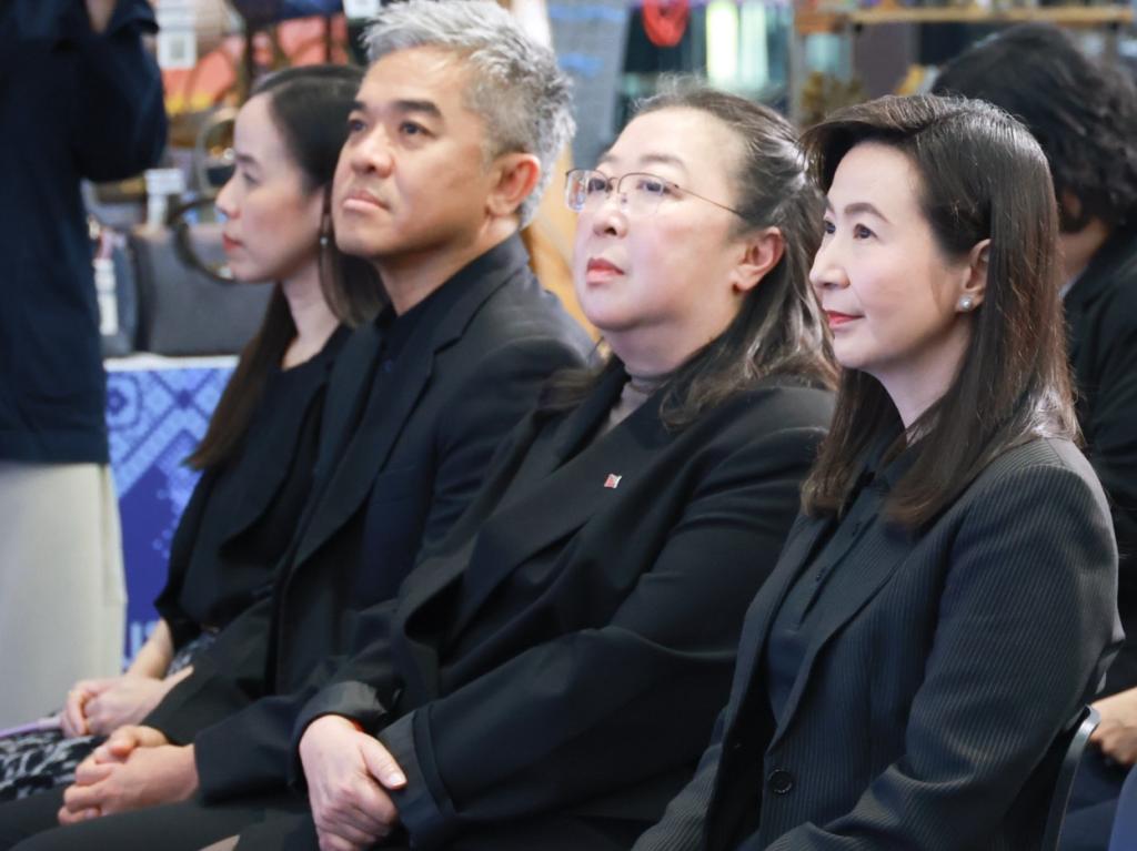 “ดีพร้อม” จับมือ “จุฬาลงกรณ์มหาวิทยาลัย สถาบันไทยศึกษา” จัดงาน “สิริศิลปาพัฒนาชีพ” เทิดพระเกียรติคุณสมเด็จพระนางเจ้าสิริกิติ์ พระบรมราชินีนาถ พระบรมราชชนนีพันปีหลวง