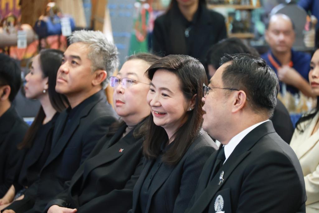 “ดีพร้อม” จับมือ “จุฬาลงกรณ์มหาวิทยาลัย สถาบันไทยศึกษา” จัดงาน “สิริศิลปาพัฒนาชีพ” เทิดพระเกียรติคุณสมเด็จพระนางเจ้าสิริกิติ์ พระบรมราชินีนาถ พระบรมราชชนนีพันปีหลวง