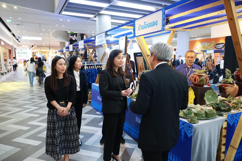 “ดีพร้อม” จับมือ “จุฬาลงกรณ์มหาวิทยาลัย สถาบันไทยศึกษา” จัดงาน “สิริศิลปาพัฒนาชีพ” เทิดพระเกียรติคุณสมเด็จพระนางเจ้าสิริกิติ์ พระบรมราชินีนาถ พระบรมราชชนนีพันปีหลวง