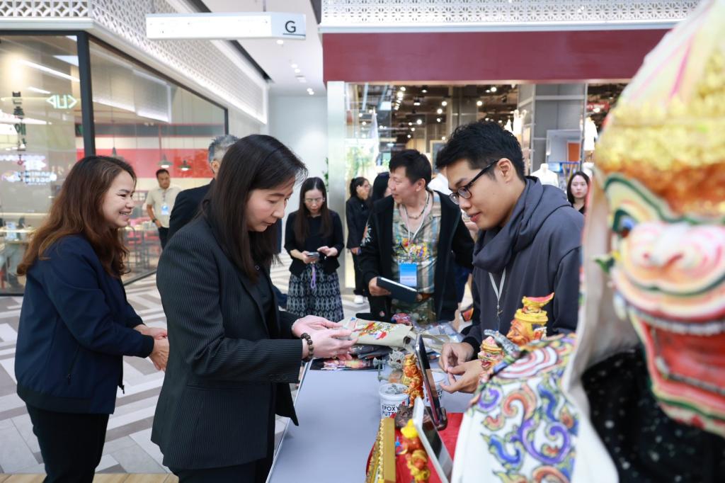 “ดีพร้อม” จับมือ “จุฬาลงกรณ์มหาวิทยาลัย สถาบันไทยศึกษา” จัดงาน “สิริศิลปาพัฒนาชีพ” เทิดพระเกียรติคุณสมเด็จพระนางเจ้าสิริกิติ์ พระบรมราชินีนาถ พระบรมราชชนนีพันปีหลวง