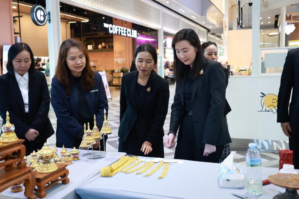 “ดีพร้อม” จับมือ “จุฬาลงกรณ์มหาวิทยาลัย สถาบันไทยศึกษา” จัดงาน “สิริศิลปาพัฒนาชีพ” เทิดพระเกียรติคุณสมเด็จพระนางเจ้าสิริกิติ์ พระบรมราชินีนาถ พระบรมราชชนนีพันปีหลวง