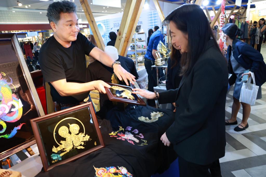 “ดีพร้อม” จับมือ “จุฬาลงกรณ์มหาวิทยาลัย สถาบันไทยศึกษา” จัดงาน “สิริศิลปาพัฒนาชีพ” เทิดพระเกียรติคุณสมเด็จพระนางเจ้าสิริกิติ์ พระบรมราชินีนาถ พระบรมราชชนนีพันปีหลวง