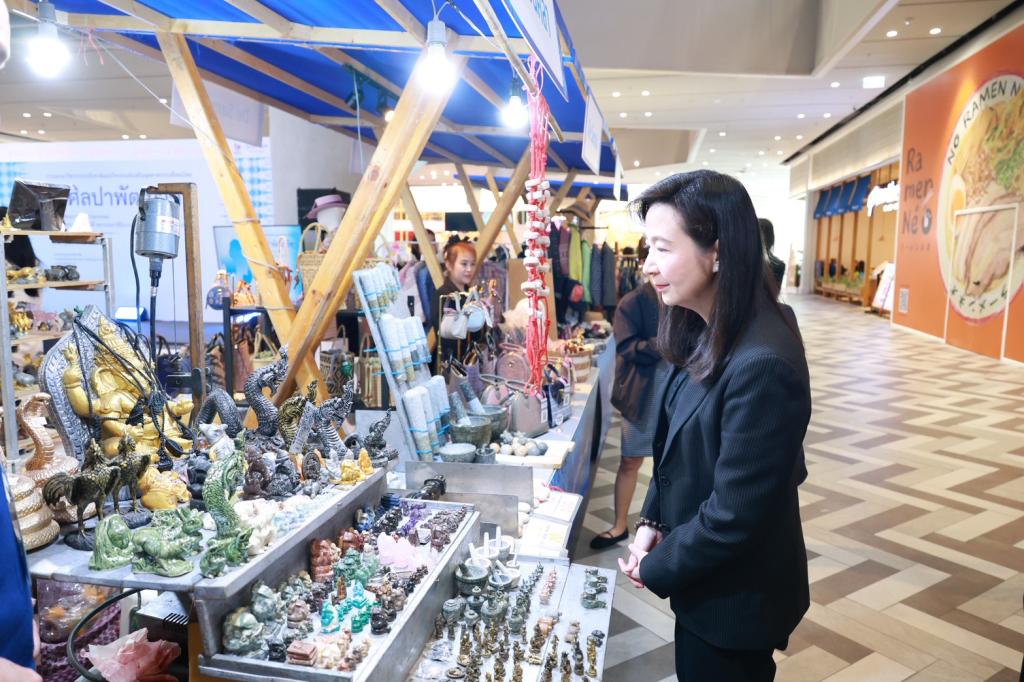 “ดีพร้อม” จับมือ “จุฬาลงกรณ์มหาวิทยาลัย สถาบันไทยศึกษา” จัดงาน “สิริศิลปาพัฒนาชีพ” เทิดพระเกียรติคุณสมเด็จพระนางเจ้าสิริกิติ์ พระบรมราชินีนาถ พระบรมราชชนนีพันปีหลวง