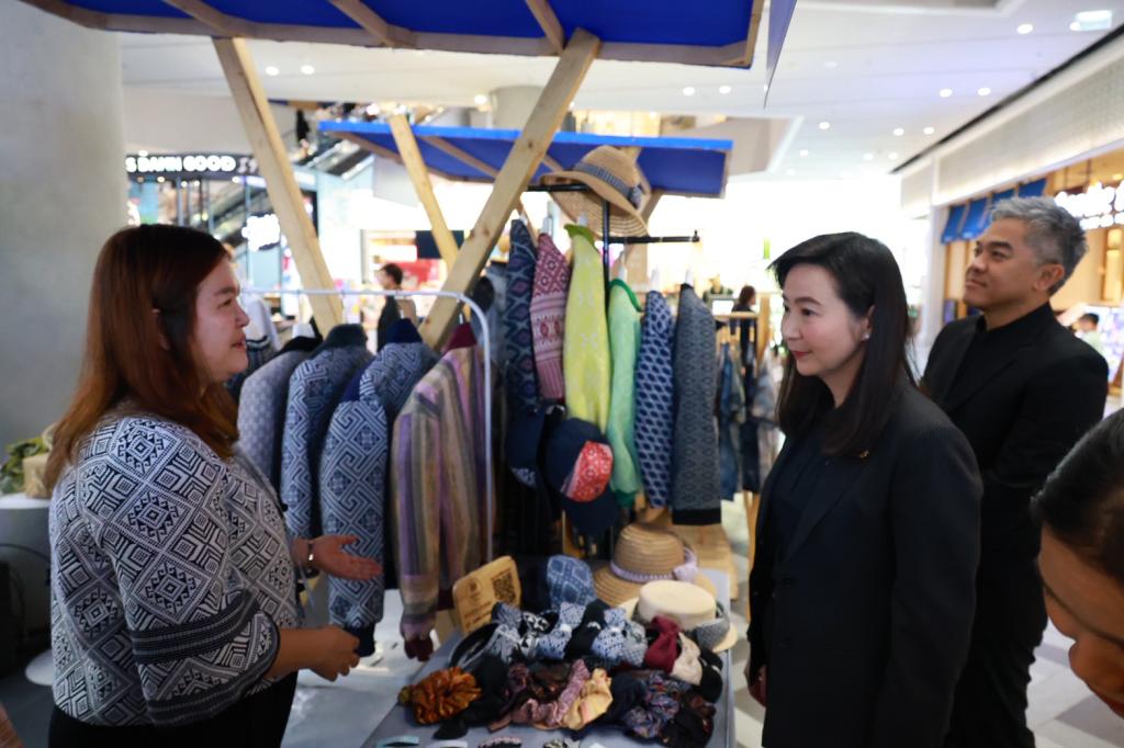 “ดีพร้อม” จับมือ “จุฬาลงกรณ์มหาวิทยาลัย สถาบันไทยศึกษา” จัดงาน “สิริศิลปาพัฒนาชีพ” เทิดพระเกียรติคุณสมเด็จพระนางเจ้าสิริกิติ์ พระบรมราชินีนาถ พระบรมราชชนนีพันปีหลวง