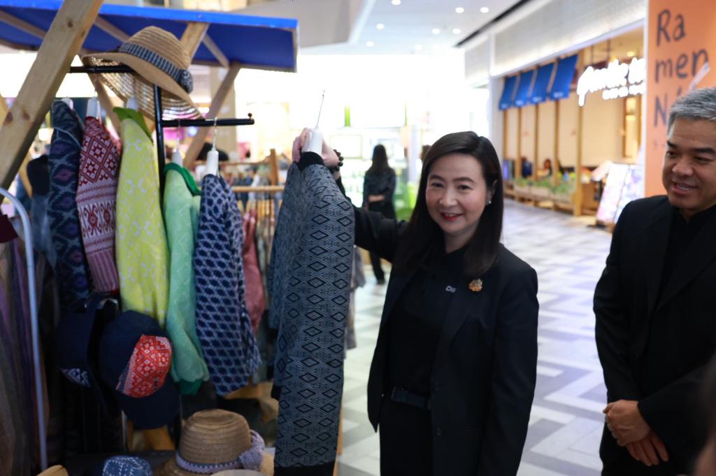 “ดีพร้อม” จับมือ “จุฬาลงกรณ์มหาวิทยาลัย สถาบันไทยศึกษา” จัดงาน “สิริศิลปาพัฒนาชีพ” เทิดพระเกียรติคุณสมเด็จพระนางเจ้าสิริกิติ์ พระบรมราชินีนาถ พระบรมราชชนนีพันปีหลวง