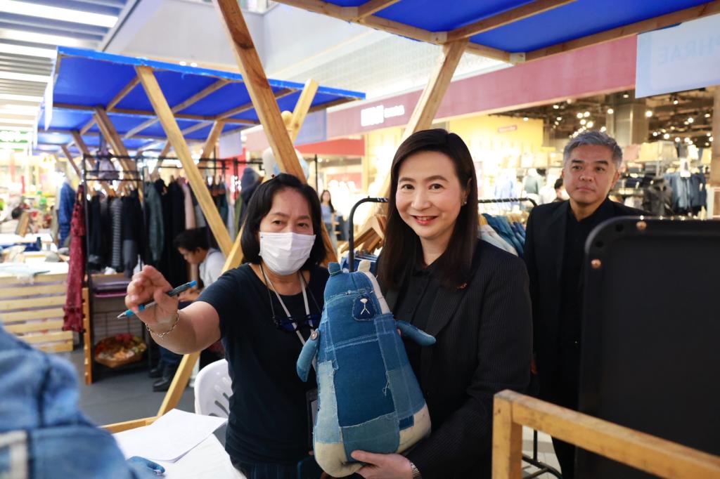 “ดีพร้อม” จับมือ “จุฬาลงกรณ์มหาวิทยาลัย สถาบันไทยศึกษา” จัดงาน “สิริศิลปาพัฒนาชีพ” เทิดพระเกียรติคุณสมเด็จพระนางเจ้าสิริกิติ์ พระบรมราชินีนาถ พระบรมราชชนนีพันปีหลวง