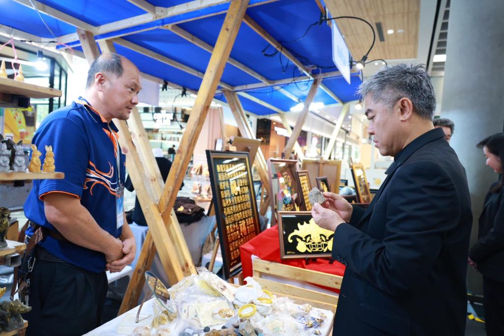 “ดีพร้อม” จับมือ “จุฬาลงกรณ์มหาวิทยาลัย สถาบันไทยศึกษา” จัดงาน “สิริศิลปาพัฒนาชีพ” เทิดพระเกียรติคุณสมเด็จพระนางเจ้าสิริกิติ์ พระบรมราชินีนาถ พระบรมราชชนนีพันปีหลวง