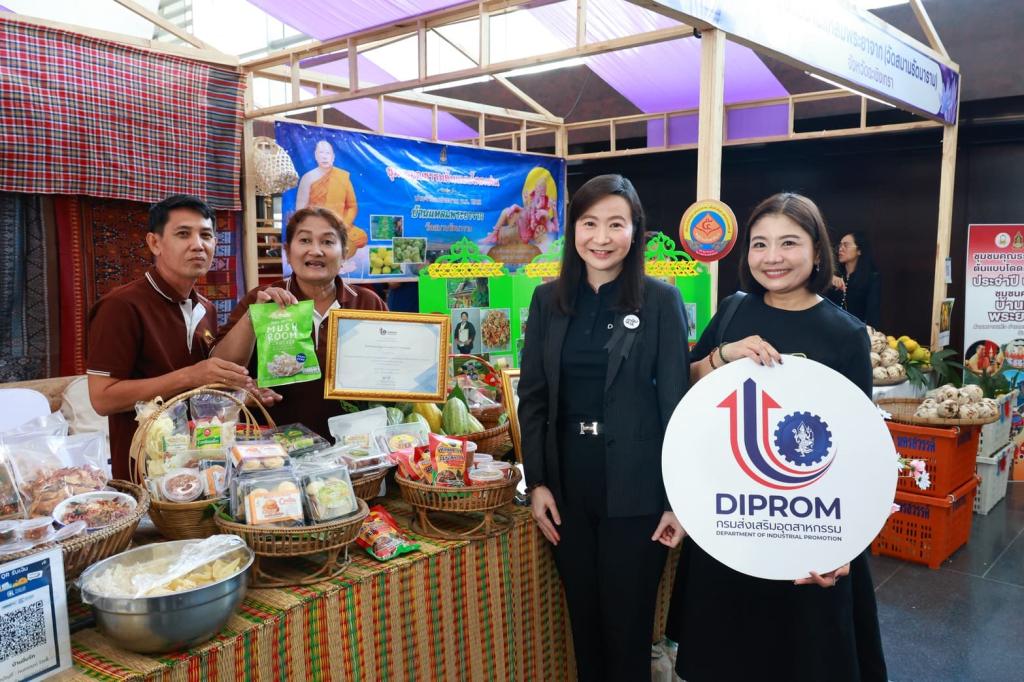 “อธิบดีณัฏฐิญา” คว้าโล่เชิดชูเกียรติ องค์กรคุณธรรมต้นแบบโดดเด่น เป็นรางวัลที่ห้าของปี 68 !! ตอกย้ำความสำเร็จ การพัฒนาบุคลากรให้ “ดีพร้อม” มุ่งมั่นขับเคลื่อนองค์กรด้วยคุณธรรม เป็นรากฐานสำคัญของการพัฒนาประเทศ