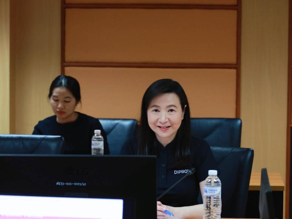 “ปลัดณัฐพล” นั่งหัวโต๊ะแนะแนวทางการพัฒนาอุตสาหกรรมป้องกันประเทศผ่านการสร้างโอกาสทางการตลาด พร้อมมอบหมาย “อธิบดีณัฏฐิญา” วางรูปแบบการจัดนิทรรศการความร่วมมือ ตอกย้ำบทบาทสำคัญในการเป็นส่วนหนึ่งของการขับเคลื่อนอุตสาหกรรมเป้าหมาย