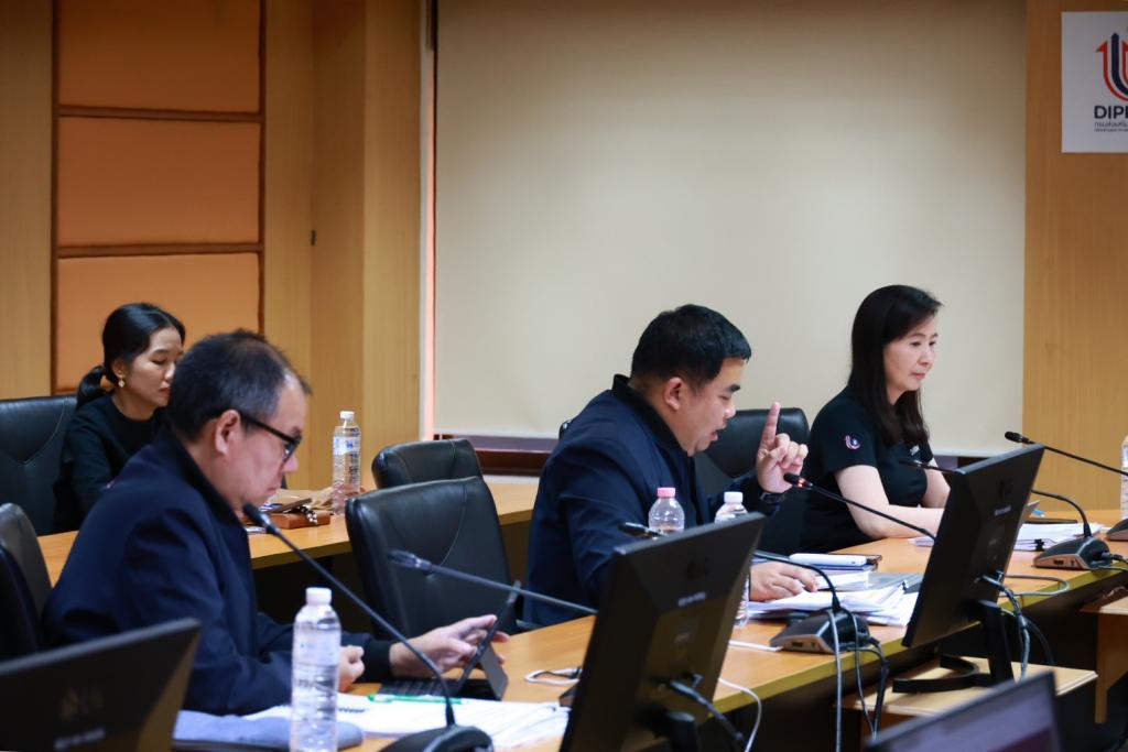 “ปลัดณัฐพล” นั่งหัวโต๊ะแนะแนวทางการพัฒนาอุตสาหกรรมป้องกันประเทศผ่านการสร้างโอกาสทางการตลาด พร้อมมอบหมาย “อธิบดีณัฏฐิญา” วางรูปแบบการจัดนิทรรศการความร่วมมือ ตอกย้ำบทบาทสำคัญในการเป็นส่วนหนึ่งของการขับเคลื่อนอุตสาหกรรมเป้าหมาย