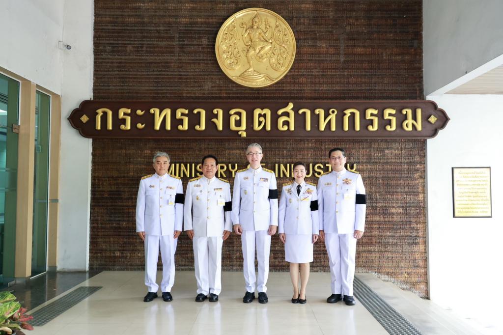 “ดีพร้อม” ได้รับพระราชทานพระบรมราชานุญาตให้ร่วมเป็นเจ้าภาพพระพิธีธรรมสวดพระอภิธรรมพระบรมศพ สมเด็จพระนางเจ้าสิริกิติ์ พระบรมราชินีนาถ พระบรมราชชนนีพันปีหลวง