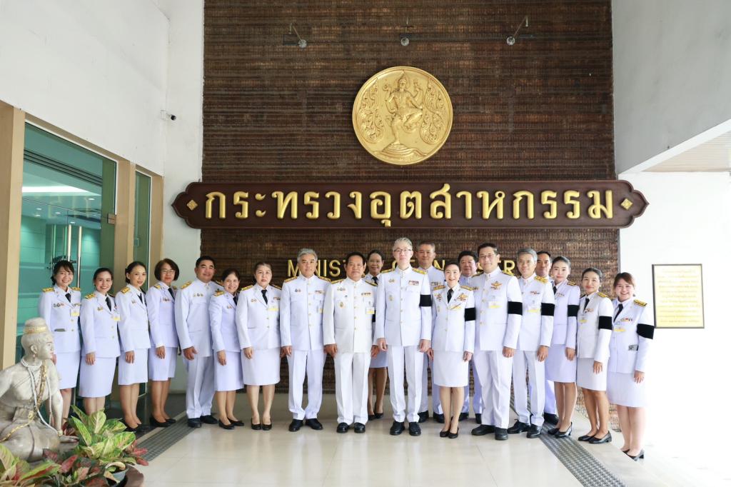 “ดีพร้อม” ได้รับพระราชทานพระบรมราชานุญาตให้ร่วมเป็นเจ้าภาพพระพิธีธรรมสวดพระอภิธรรมพระบรมศพ สมเด็จพระนางเจ้าสิริกิติ์ พระบรมราชินีนาถ พระบรมราชชนนีพันปีหลวง