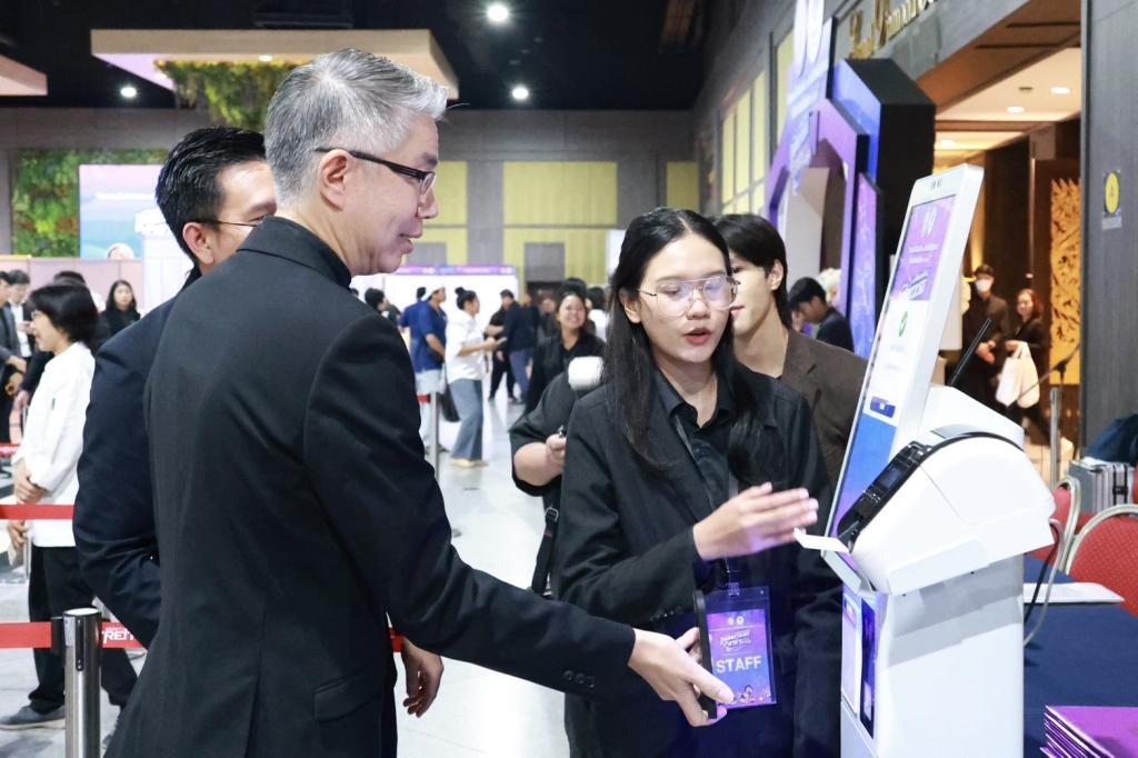 “รมว.ธนกร” ชื่นชม "ดีพร้อม" ปั้น 20,000 เชฟมืออาชีพ ผ่านหลักสูตร Master Thai Chef Program หนุนพลังซอฟต์พาวเวอร์ไทย ปลุกตลาดอาหารสร้างสรรค์ - พรีเมียม มั่นใจปี 69 อุตฯ อาหารไทยยังโตฉลุย ช่วยปั๊มเม็ดเงินกว่า 3,300 ล้านบาท