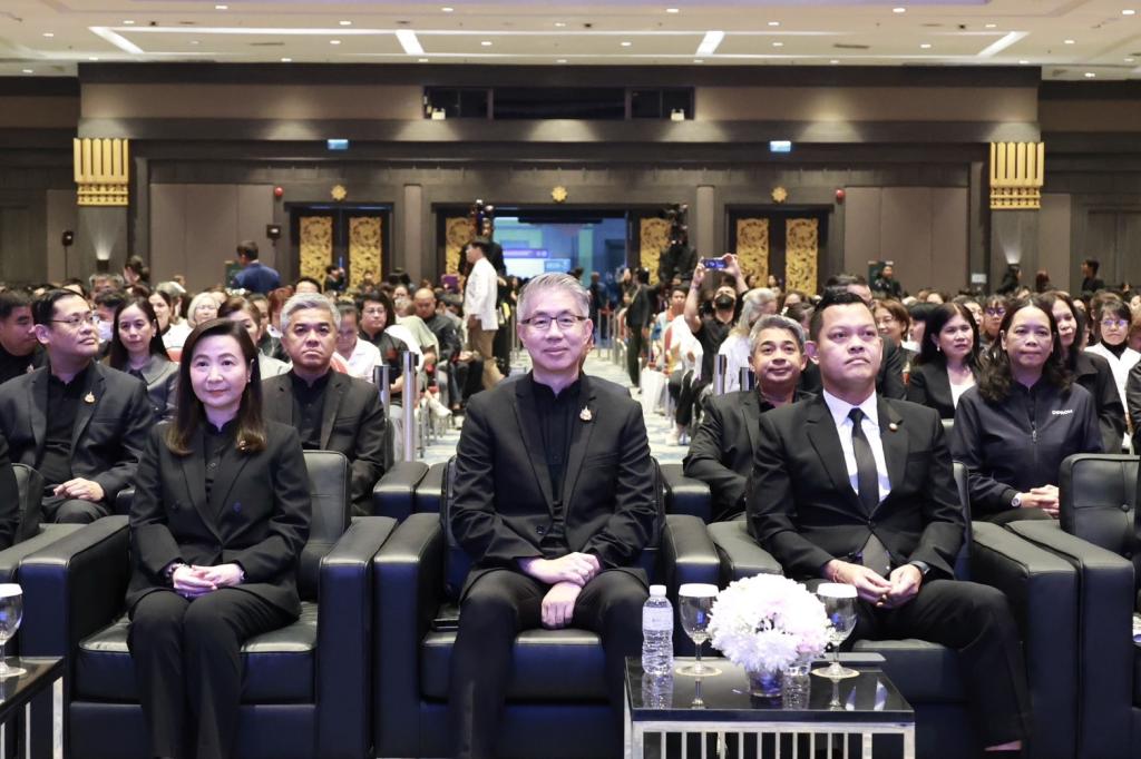 “รมว.ธนกร” ชื่นชม "ดีพร้อม" ปั้น 20,000 เชฟมืออาชีพ ผ่านหลักสูตร Master Thai Chef Program หนุนพลังซอฟต์พาวเวอร์ไทย ปลุกตลาดอาหารสร้างสรรค์ - พรีเมียม มั่นใจปี 69 อุตฯ อาหารไทยยังโตฉลุย ช่วยปั๊มเม็ดเงินกว่า 3,300 ล้านบาท