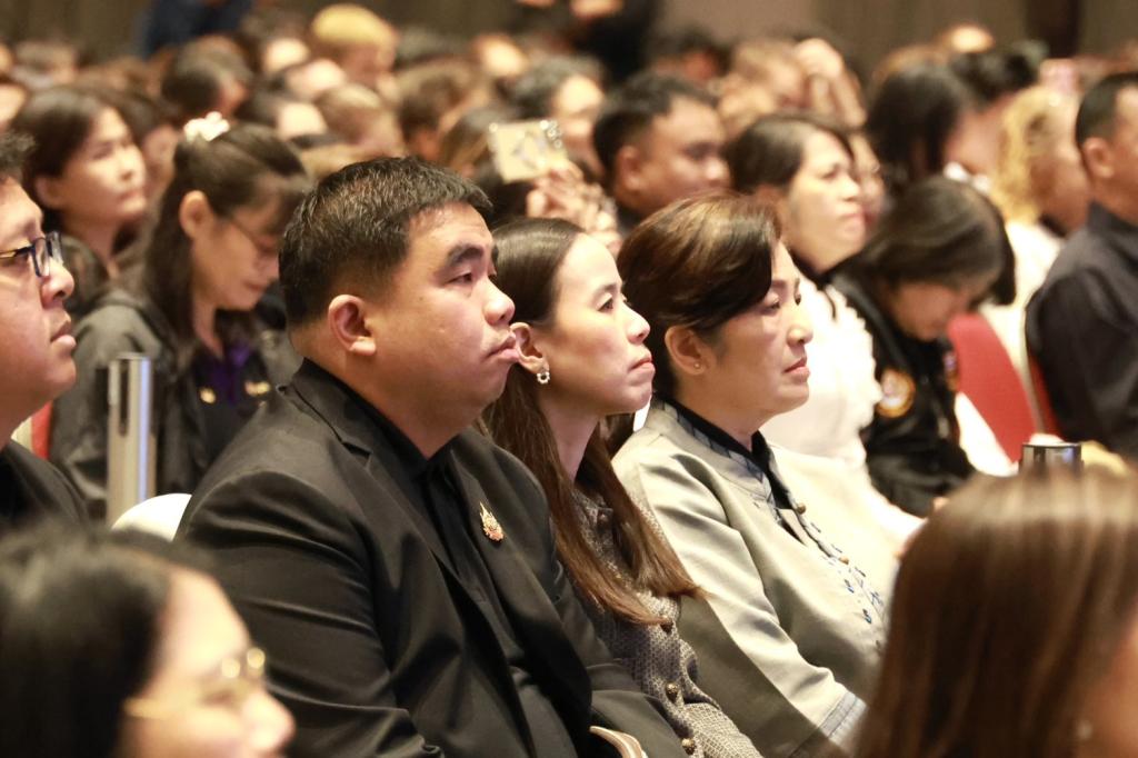 “รมว.ธนกร” ชื่นชม "ดีพร้อม" ปั้น 20,000 เชฟมืออาชีพ ผ่านหลักสูตร Master Thai Chef Program หนุนพลังซอฟต์พาวเวอร์ไทย ปลุกตลาดอาหารสร้างสรรค์ - พรีเมียม มั่นใจปี 69 อุตฯ อาหารไทยยังโตฉลุย ช่วยปั๊มเม็ดเงินกว่า 3,300 ล้านบาท