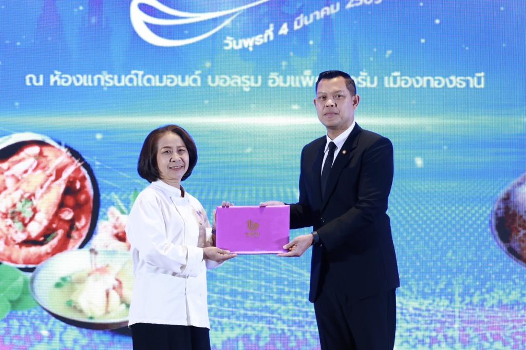 “รมว.ธนกร” ชื่นชม "ดีพร้อม" ปั้น 20,000 เชฟมืออาชีพ ผ่านหลักสูตร Master Thai Chef Program หนุนพลังซอฟต์พาวเวอร์ไทย ปลุกตลาดอาหารสร้างสรรค์ - พรีเมียม มั่นใจปี 69 อุตฯ อาหารไทยยังโตฉลุย ช่วยปั๊มเม็ดเงินกว่า 3,300 ล้านบาท