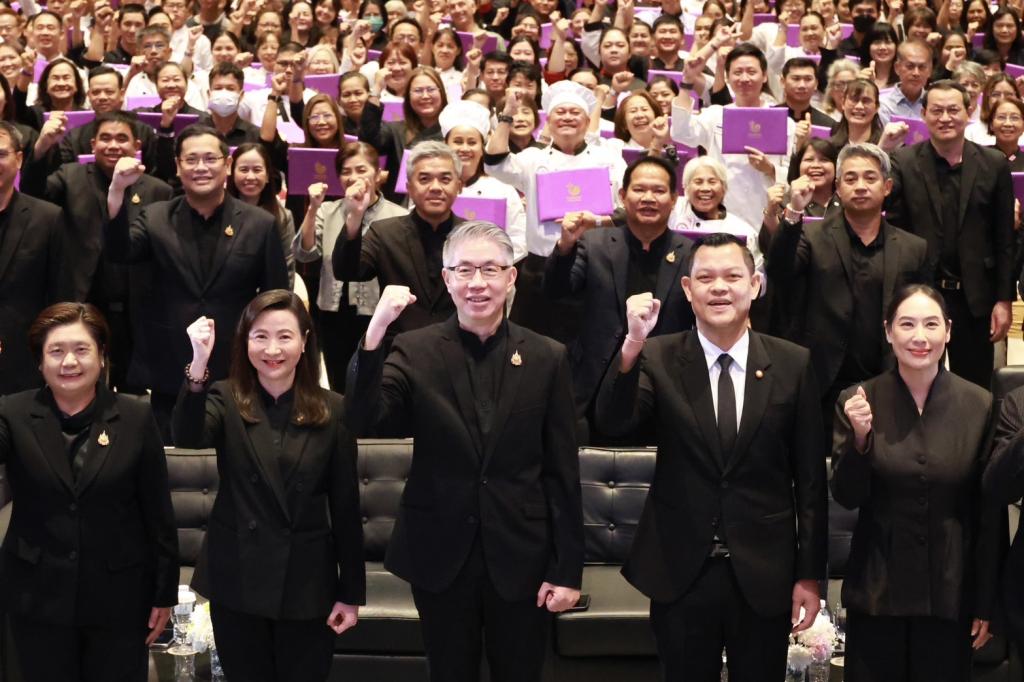 “รมว.ธนกร” ชื่นชม "ดีพร้อม" ปั้น 20,000 เชฟมืออาชีพ ผ่านหลักสูตร Master Thai Chef Program หนุนพลังซอฟต์พาวเวอร์ไทย ปลุกตลาดอาหารสร้างสรรค์ - พรีเมียม มั่นใจปี 69 อุตฯ อาหารไทยยังโตฉลุย ช่วยปั๊มเม็ดเงินกว่า 3,300 ล้านบาท