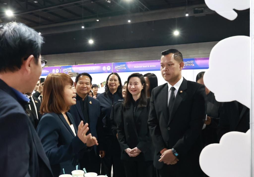 “รมว.ธนกร” ชื่นชม "ดีพร้อม" ปั้น 20,000 เชฟมืออาชีพ ผ่านหลักสูตร Master Thai Chef Program หนุนพลังซอฟต์พาวเวอร์ไทย ปลุกตลาดอาหารสร้างสรรค์ - พรีเมียม มั่นใจปี 69 อุตฯ อาหารไทยยังโตฉลุย ช่วยปั๊มเม็ดเงินกว่า 3,300 ล้านบาท